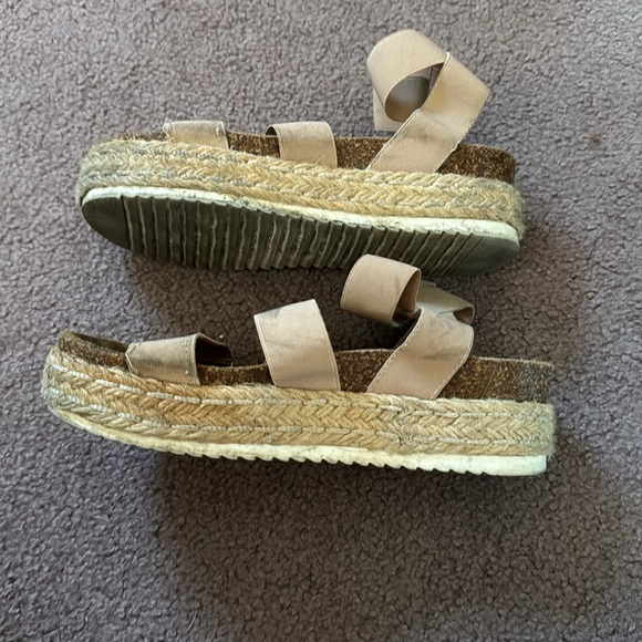 Steve madden strapped platforms - Picture 3 of 3